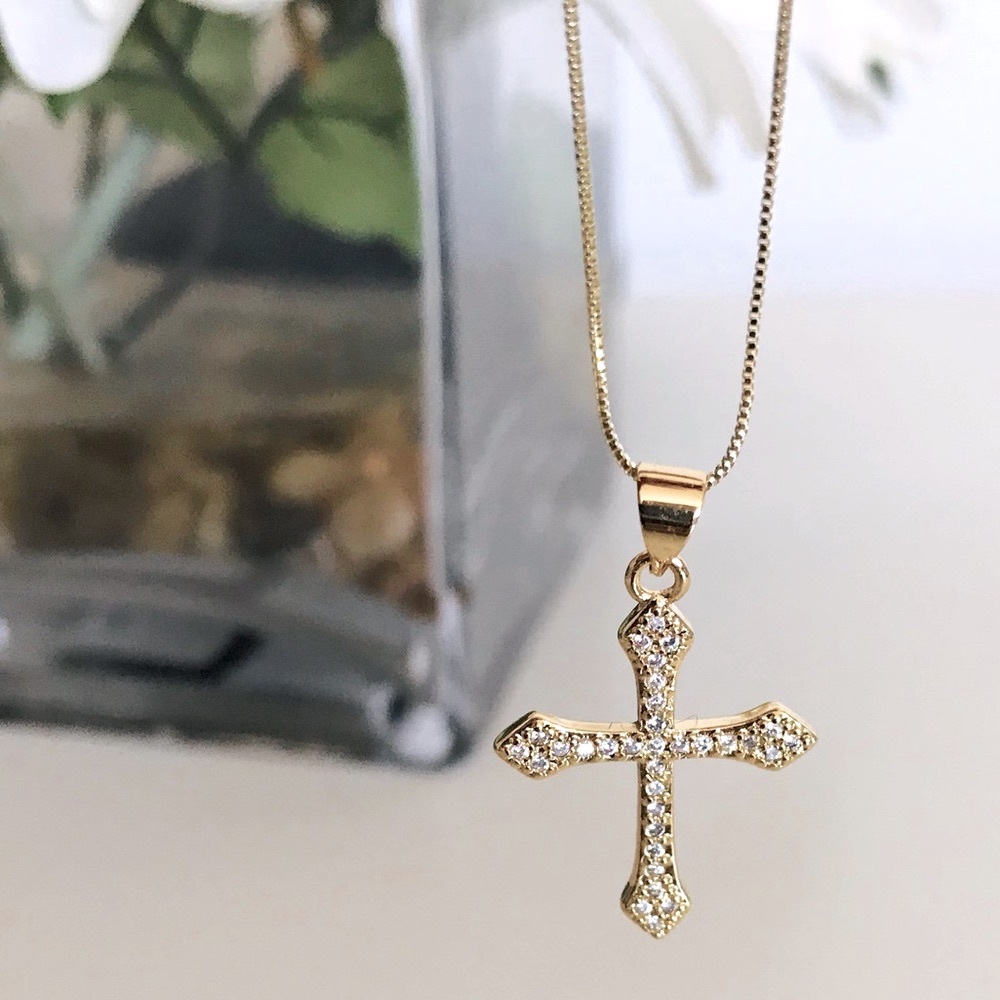 🎉HP🎉Old English Cross Necklace | 14k Gold Filled - Picture 2 of 3